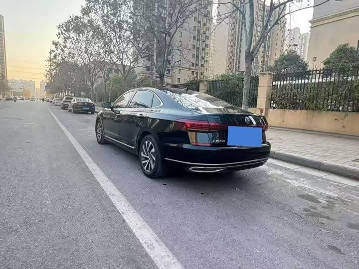 Фото 4 - Volkswagen Passat Hybrid