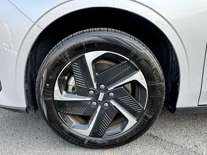 Фото 6 - Geely Galaxy L6