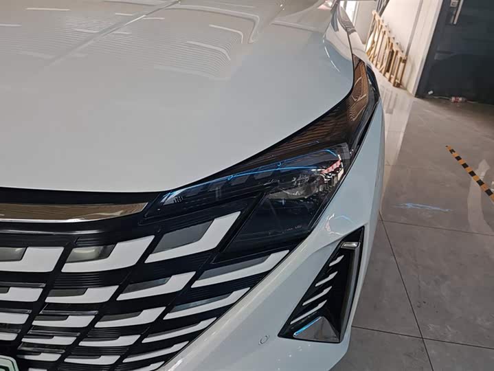 Фото 5 - Changan UNI-Z Hybrid