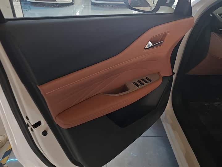 Фото 7 - Changan UNI-Z Hybrid