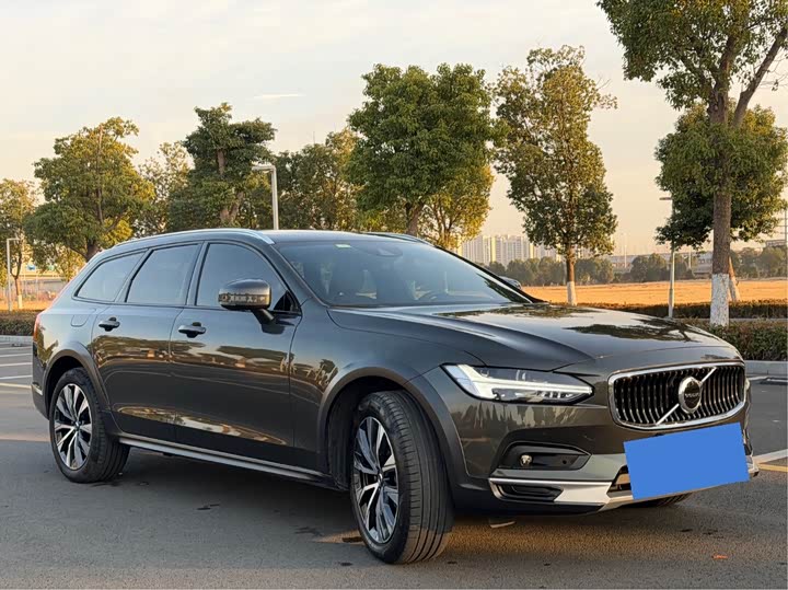 Фото 3 - Volvo V90