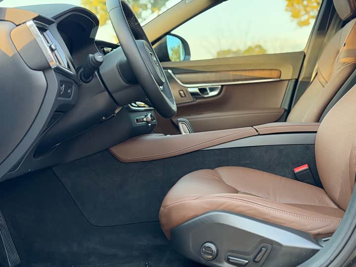 Фото 9 - Volvo V90