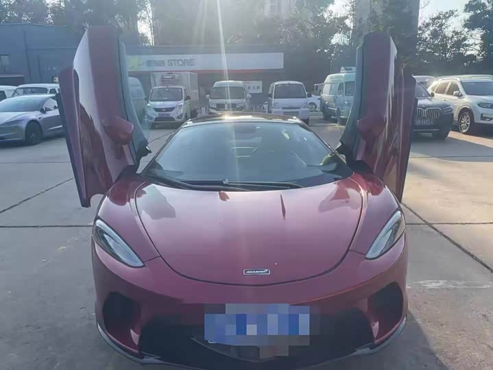 Фото 1 - McLaren GT