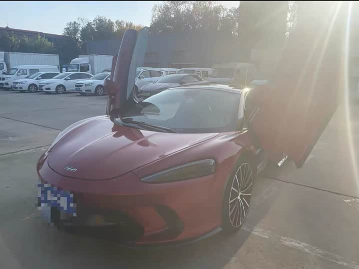 Фото 2 - McLaren GT