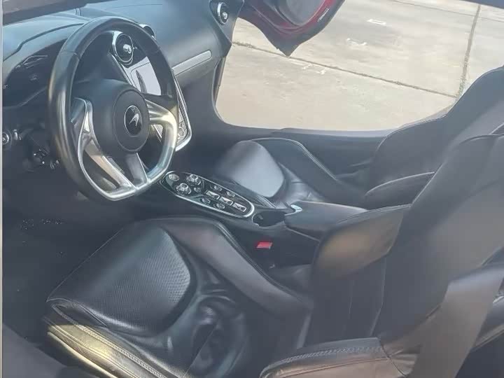 Фото 4 - McLaren GT