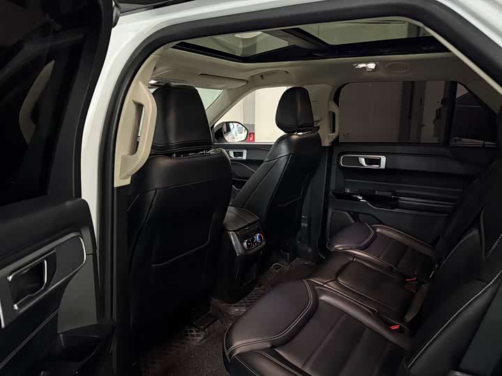 Фото 7 - Ford Explorer