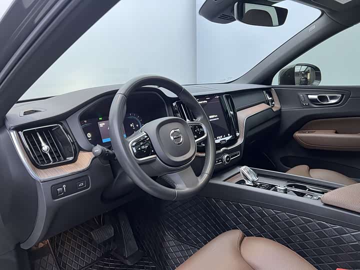 Фото 9 - Volvo XC60