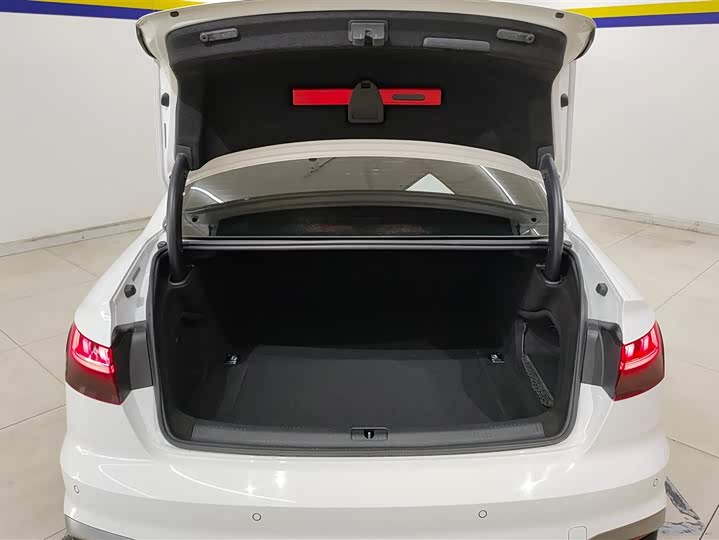 Фото 4 - Audi A4L