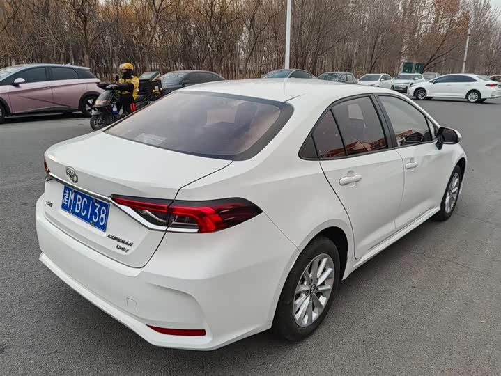 Фото 3 - Toyota Corolla