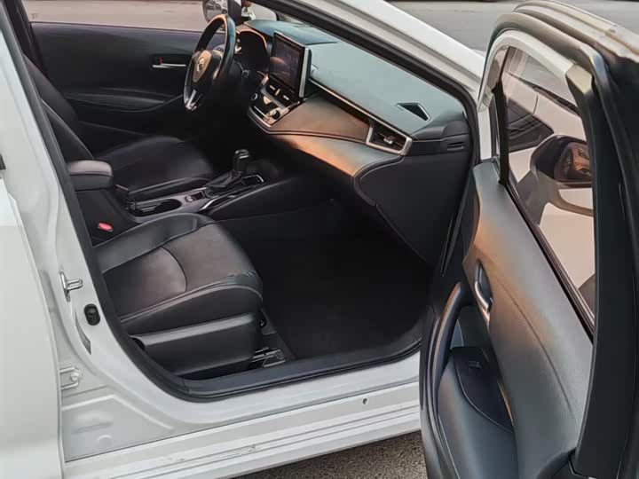 Фото 8 - Toyota Corolla