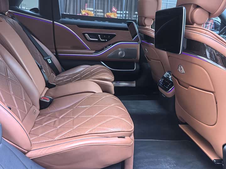 Фото 9 - Mercedes-Benz Maybach S-Class