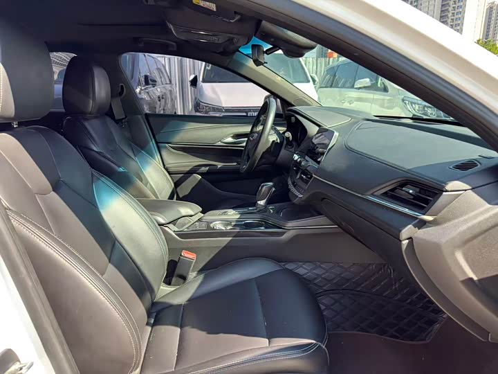 Фото 9 - Cadillac CT4