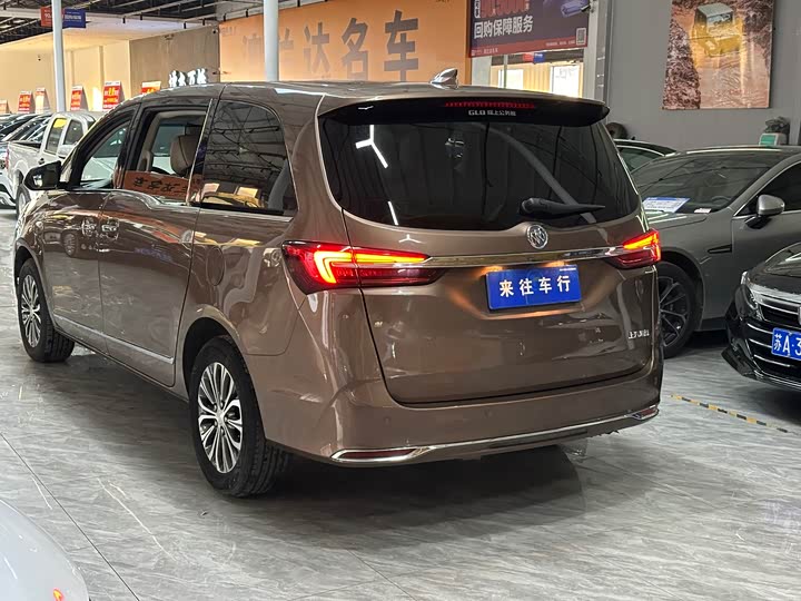 Фото 4 - Buick GL8 ES