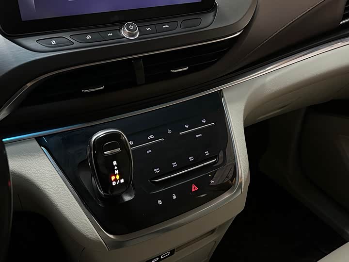 Фото 9 - Buick GL8 ES