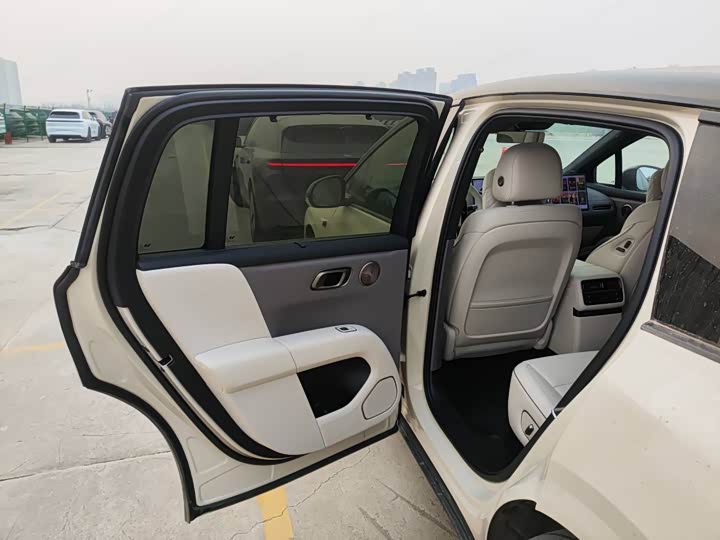 Фото 6 - LiXiang i6