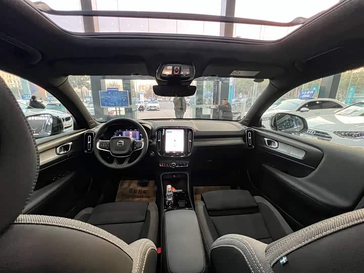 Фото 5 - Volvo XC40