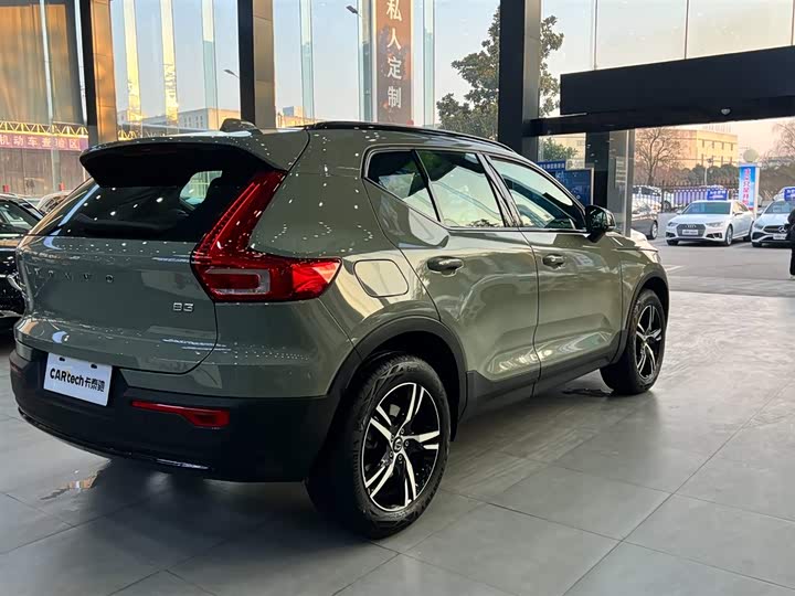 Фото 6 - Volvo XC40