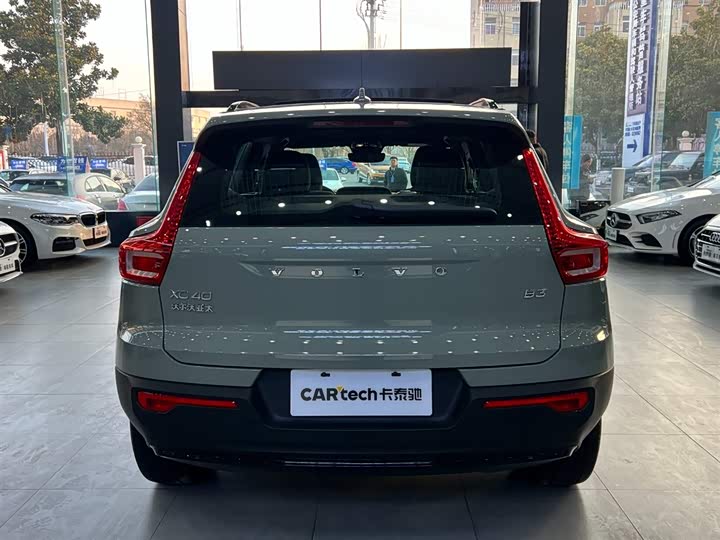 Фото 7 - Volvo XC40