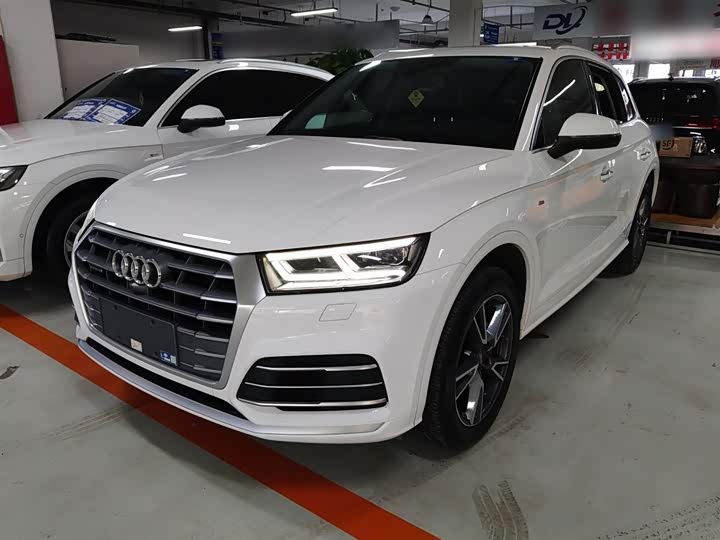 Фото 1 - Audi Q5L