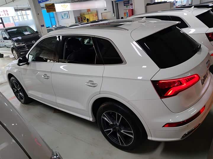 Фото 5 - Audi Q5L