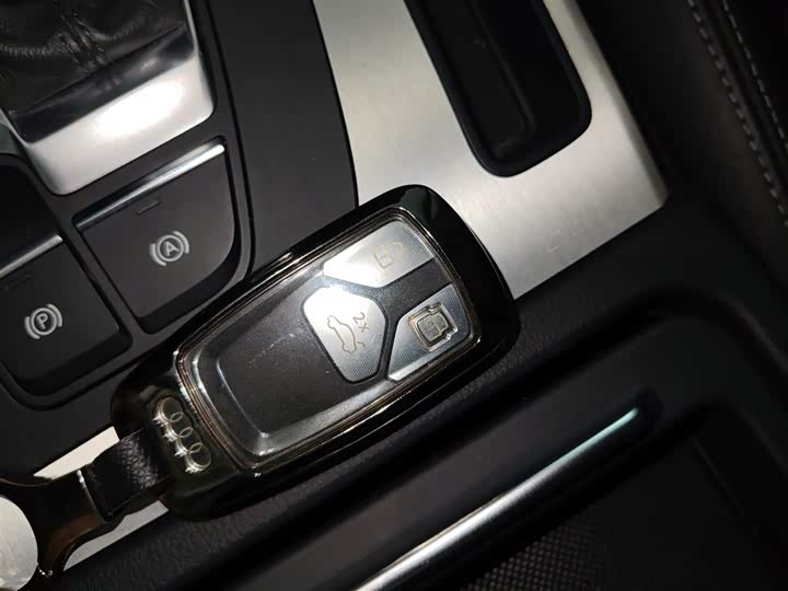 Фото 9 - Audi Q5L