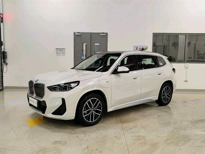 Фото 1 - BMW iX1