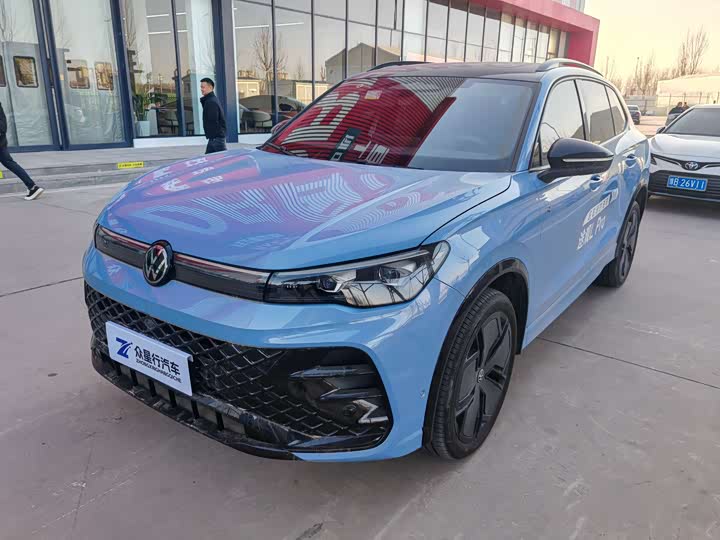 Фото 1 - Volkswagen Tiguan L Pro