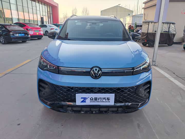 Фото 2 - Volkswagen Tiguan L Pro