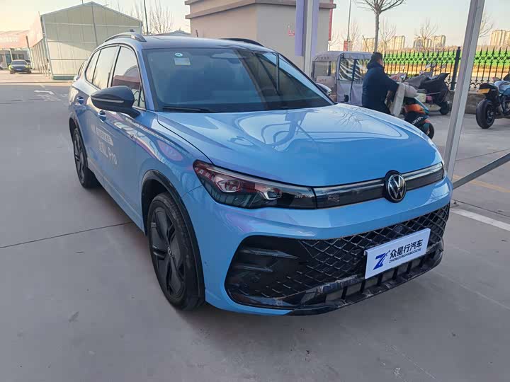 Фото 3 - Volkswagen Tiguan L Pro