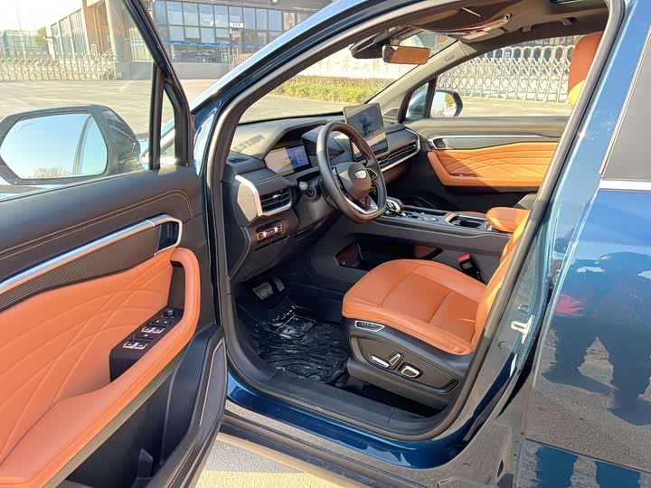 Фото 9 - Geely Okavango L