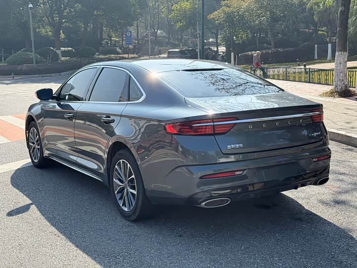 Фото 6 - Geely Preface