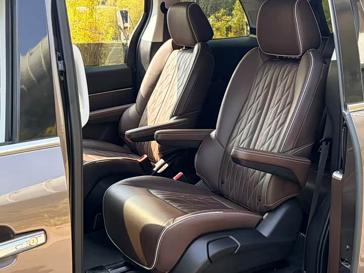 Фото 9 - Buick GL8 ES