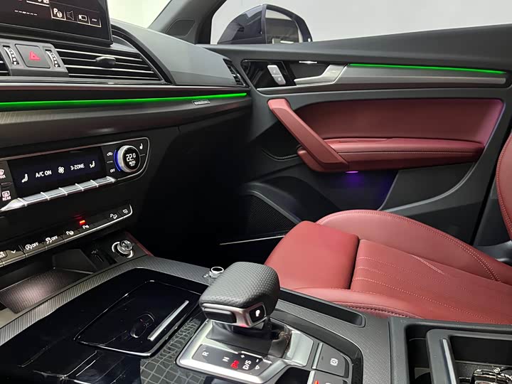 Фото 8 - Audi Q5L