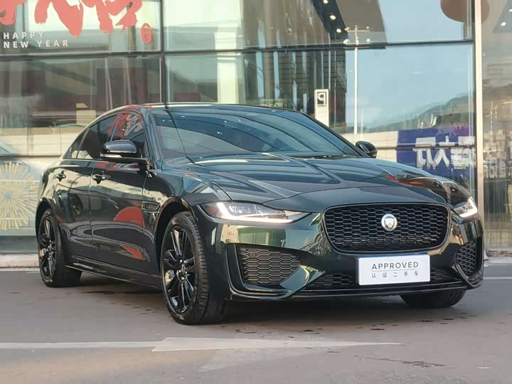 Фото 2 - Jaguar XE L