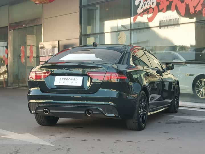 Фото 4 - Jaguar XE L