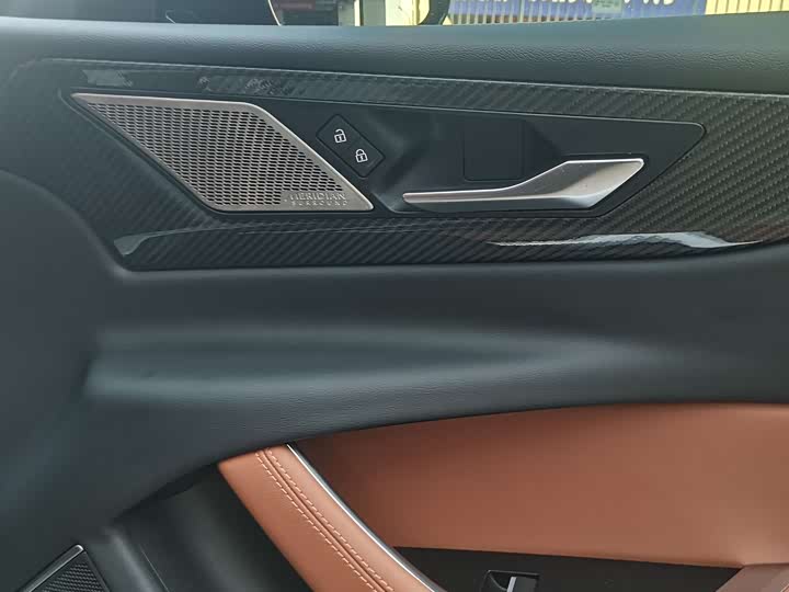 Фото 7 - Jaguar XE L