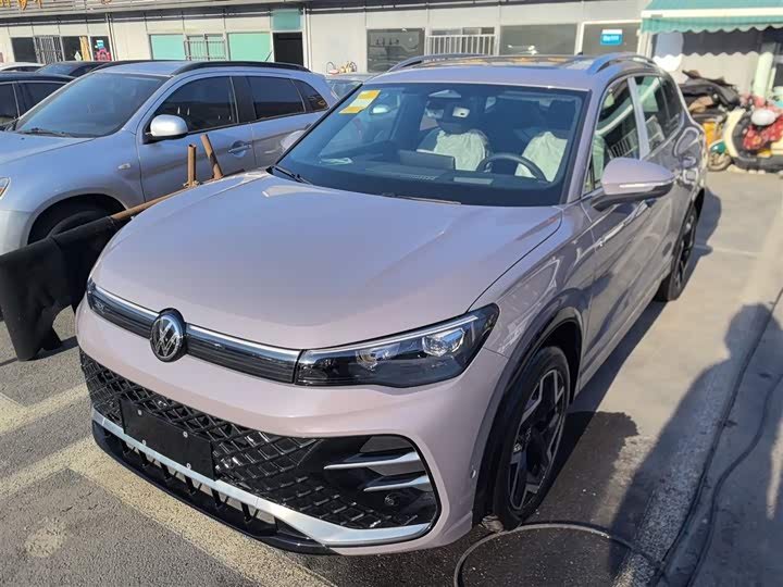 Фото 2 - Volkswagen Tiguan L Pro