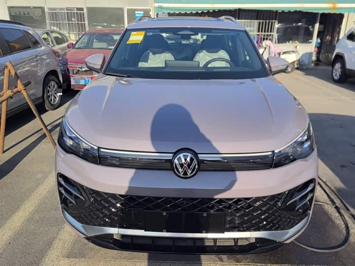 Фото 3 - Volkswagen Tiguan L Pro