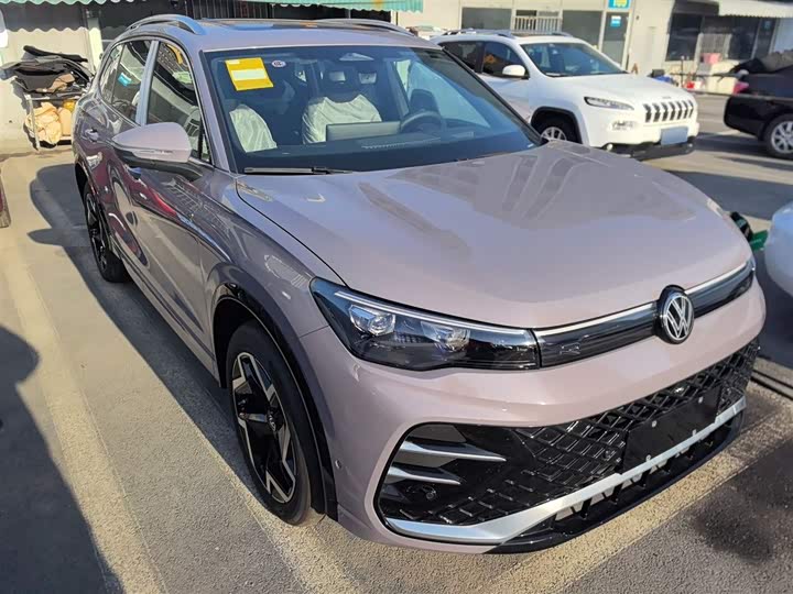 Фото 4 - Volkswagen Tiguan L Pro