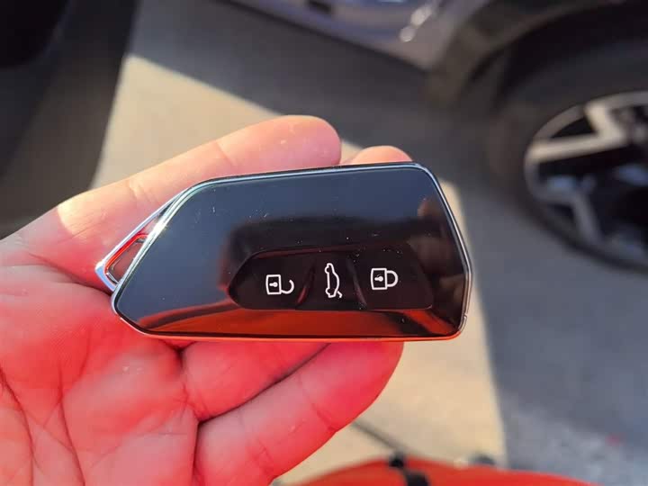 Фото 9 - Volkswagen Tiguan L Pro