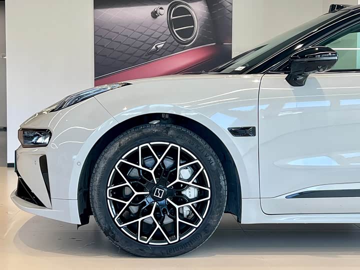 Фото 3 - Zeekr 001