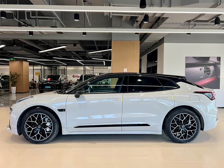 Фото 4 - Zeekr 001