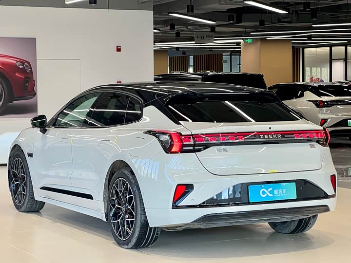 Фото 5 - Zeekr 001
