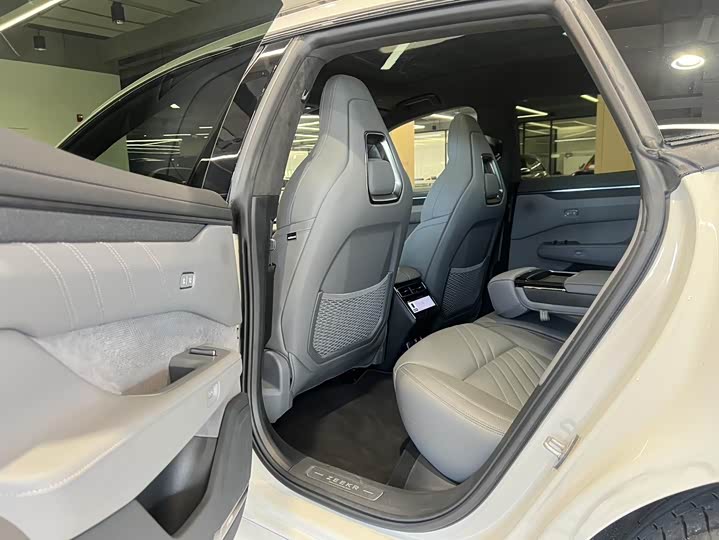 Фото 9 - Zeekr 001