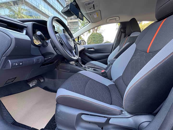 Фото 4 - Toyota Corolla