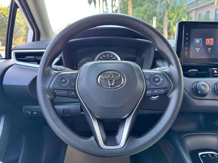 Фото 9 - Toyota Corolla