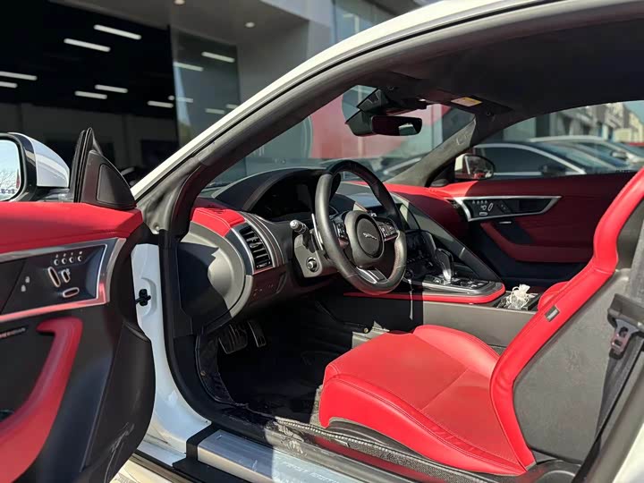 Фото 7 - Jaguar F-Type