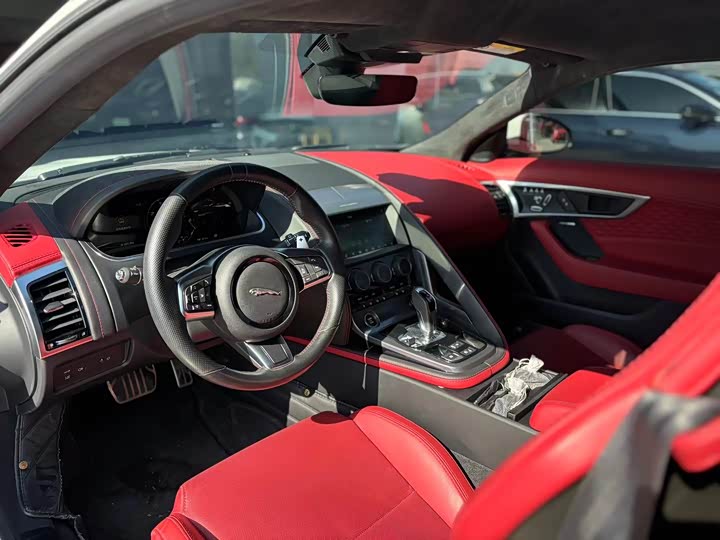 Фото 9 - Jaguar F-Type