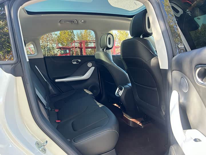 Фото 9 - Smart #1