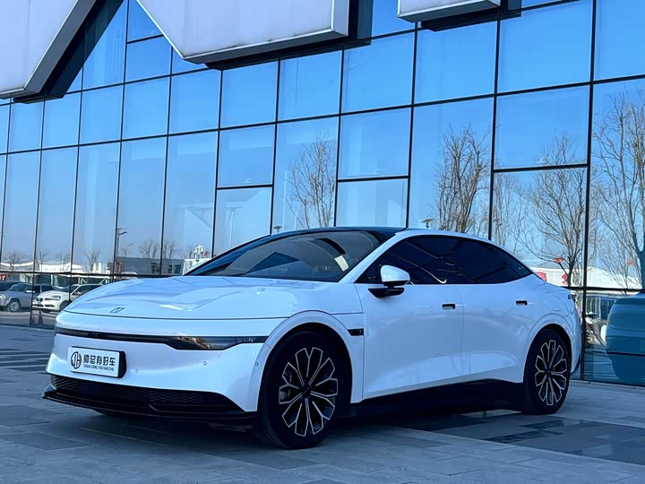 Фото 1 - Zeekr 007